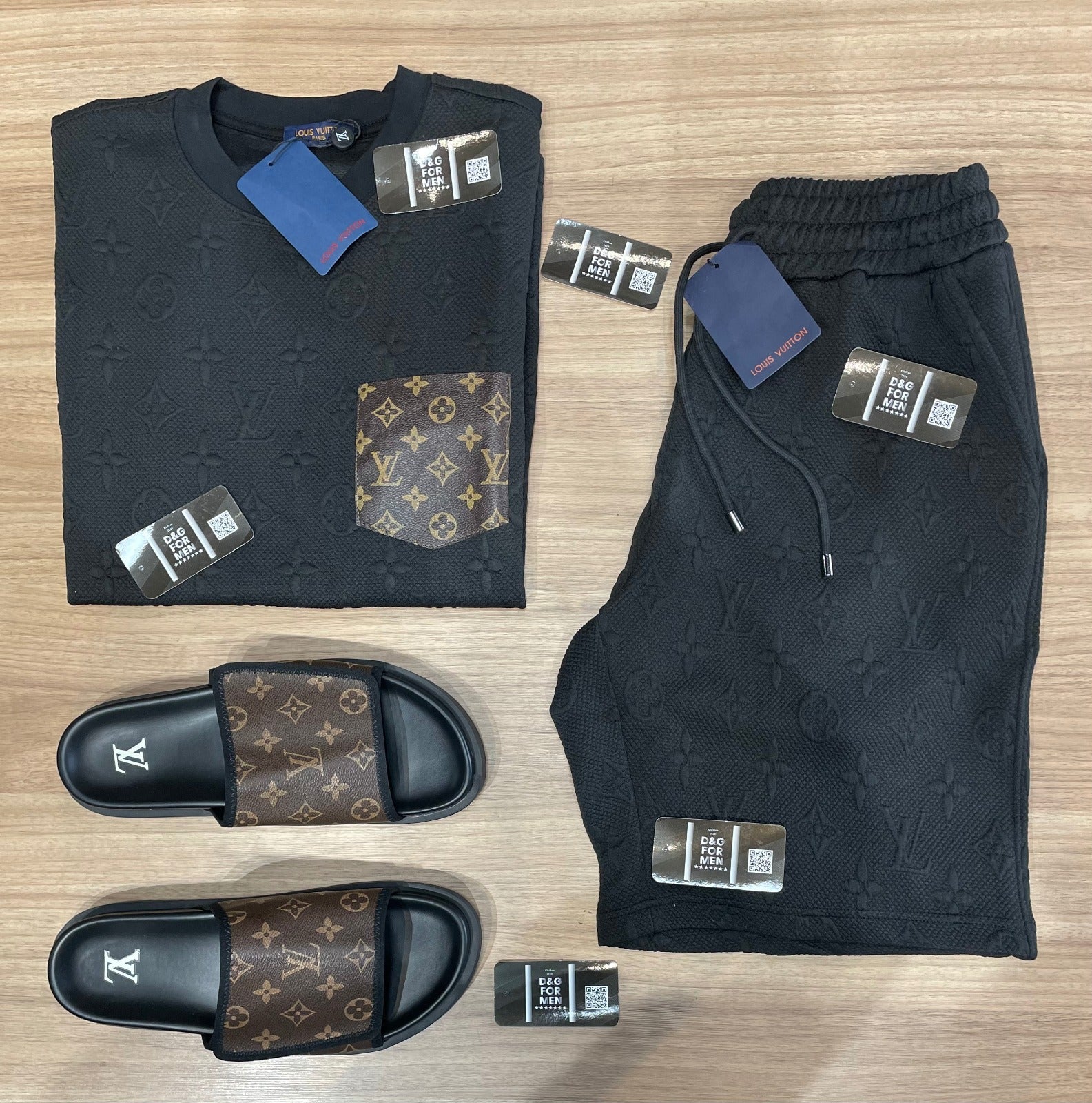 Conjunto Grife - Louis Vuitton Black (Promoção Esquenta Black Friday) [CAMISA + BERMUDA + BONÉ + CHINELO