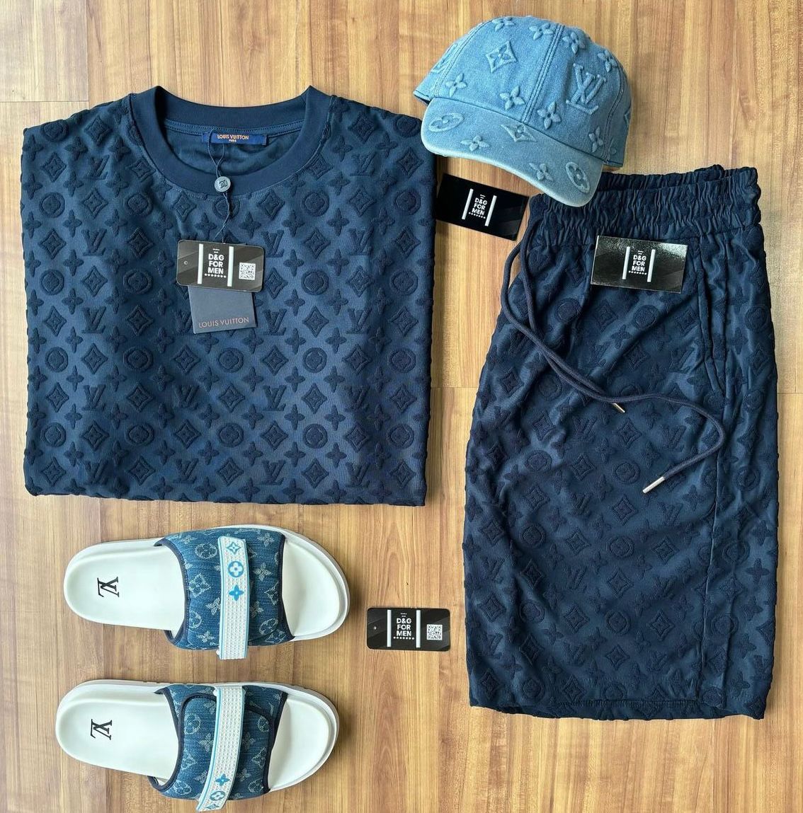 Conjunto Grife - Louis Vuitton (Promoção Esquenta Black Friday) [CAMISA + BERMUDA + BONÉ + CHINELO]