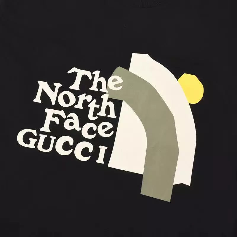 Camiseta The North Face VS Gucci - Preto com Bege (PRONTA ENTREGA)