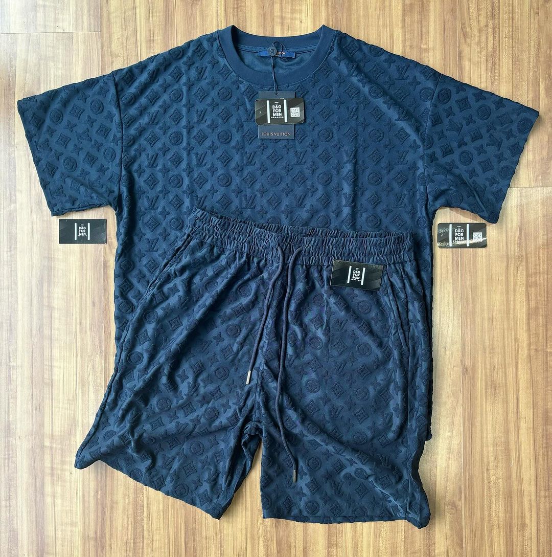 Conjunto Grife - Louis Vuitton  Azul (Promoção Esquenta Black Friday) [CAMISA + BERMUDA + BONÉ + CHINELO]