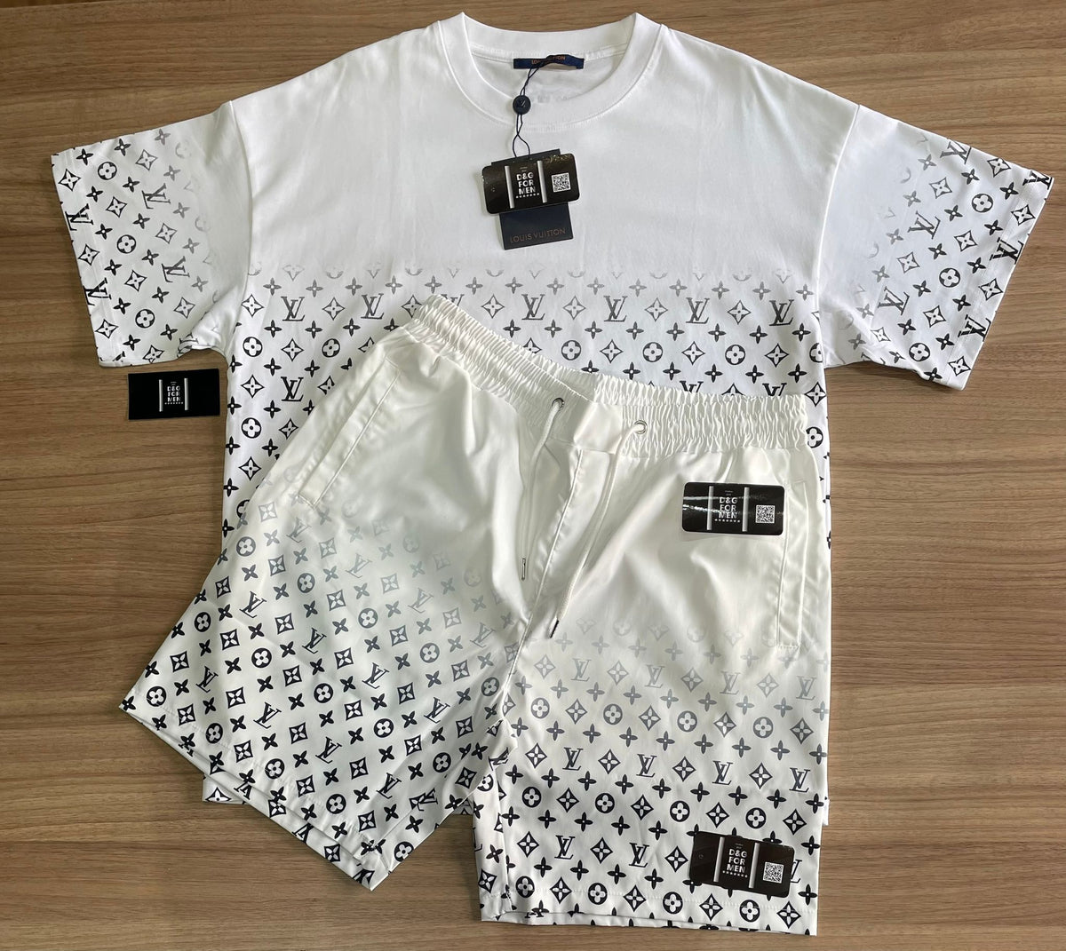 Kit Louis Vuitton white (Promoção Esquenta Black Friday) [CAMISA + BERMUDA + CHINELO]