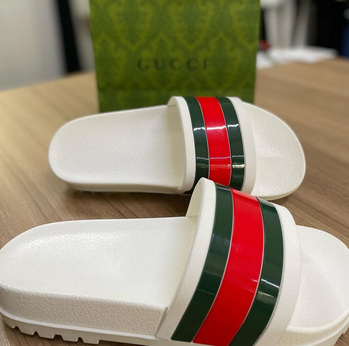 Conjunto De Luxo da Gucci  (Promoção Esquenta Black Friday) [+ BERMUDA + CHINELO+ CAMISA)