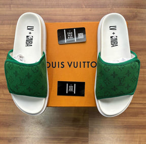 Conjunto Louis Vuitton Green (Promoção Esquenta Black Friday) [CAMISA + BERMUDA + CHINELO]