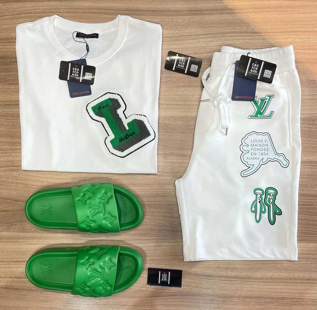 Conjunto Louis Vuitton White/Green (Promoção Esquenta Black Friday) [CAMISA + BERMUDA + CHINELO]