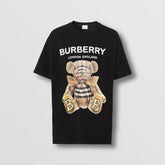 Camiseta BURBERRУ com Estampa de Logo Urso de Laço Unissex - Preta (PRONTA ENTREGA)