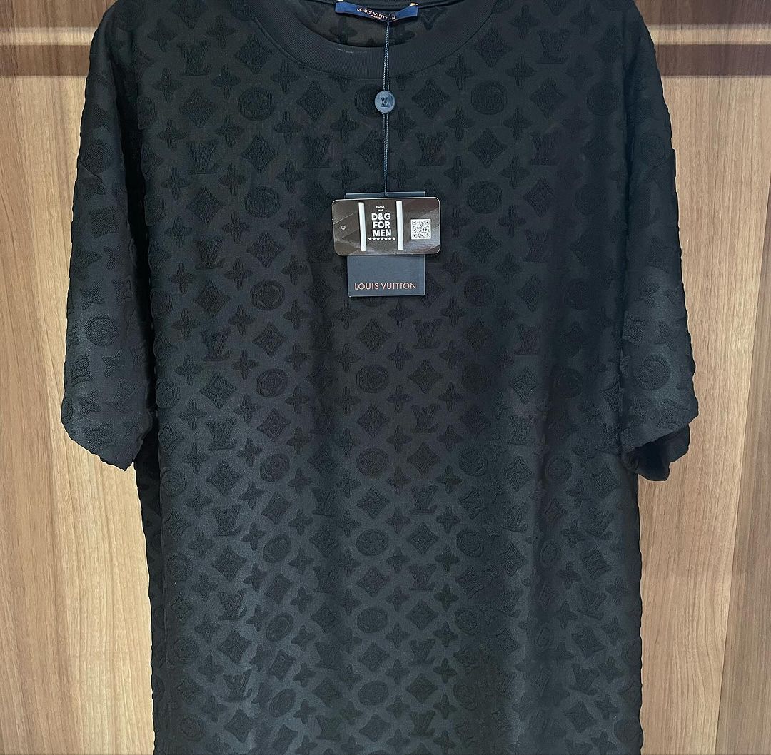 Conjunto Louis Vuitton Black (Promoção Esquenta Black Friday) [CAMISA + BERMUDA + CHINELO]